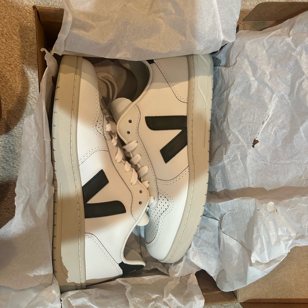 Veja Tennis shoes size 37 brand new